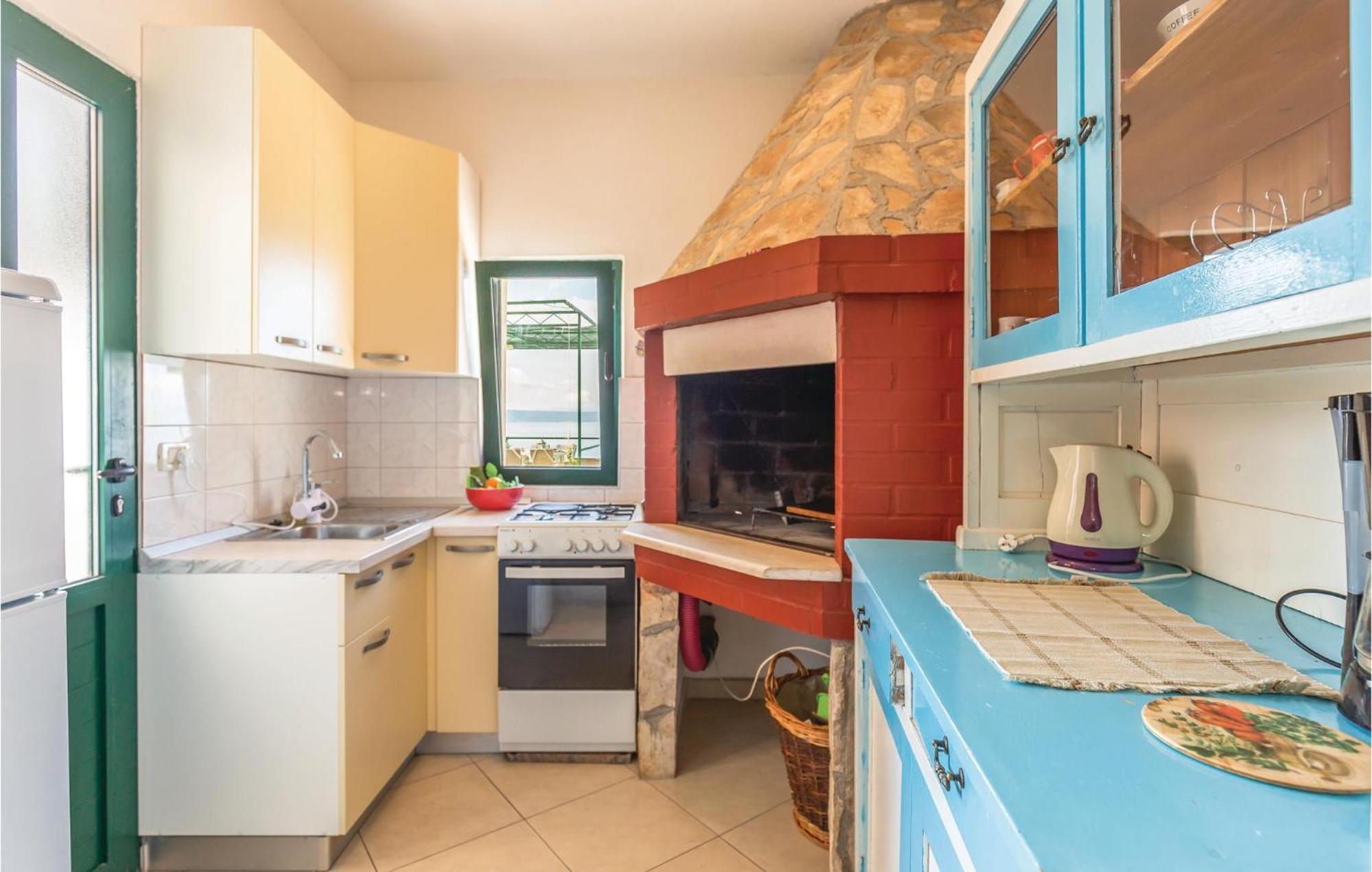 Awesome Home In Podgora With Kitchen 外观 照片